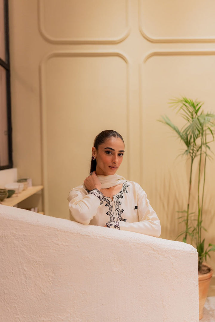 Winter - Amavi Bloom - 3Pc Embroidered Dress