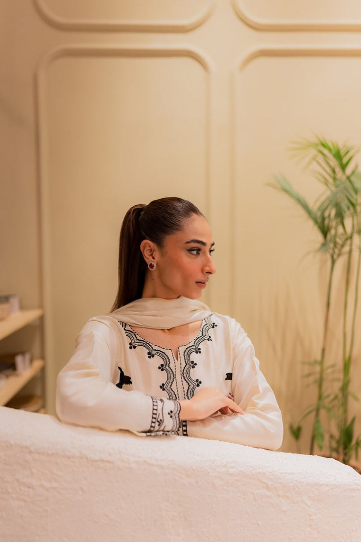 Winter - Amavi Bloom - 3Pc Embroidered Dress